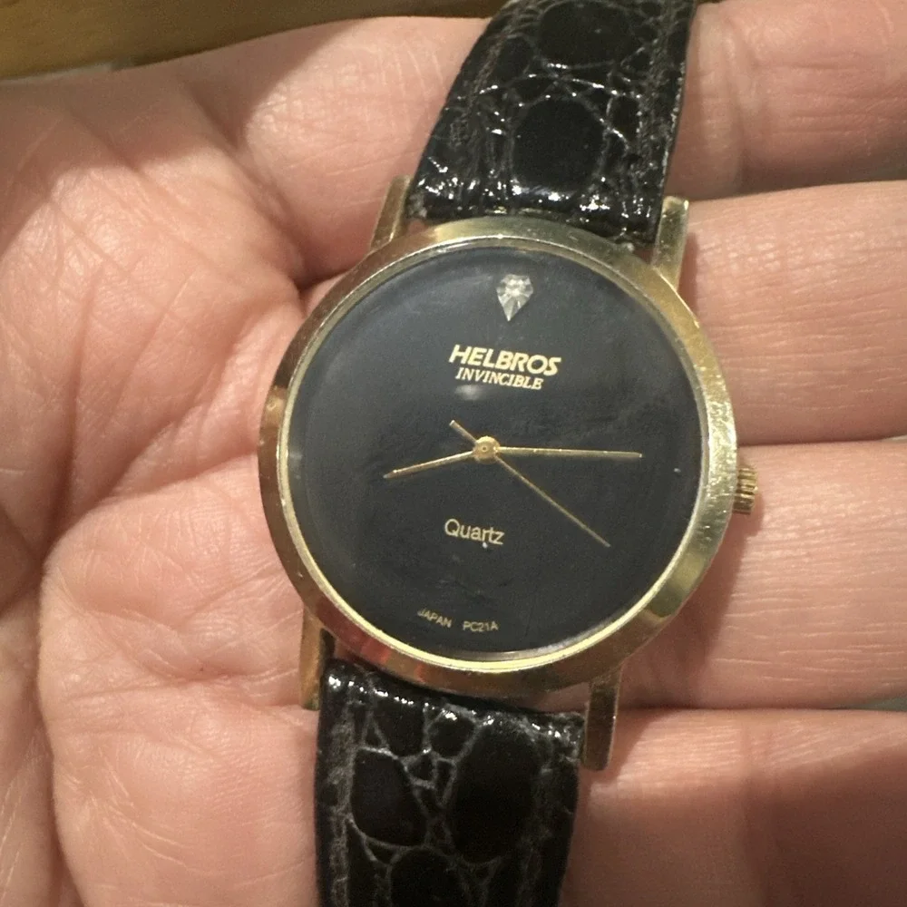 Working Vintage Helbros Invincible Diamond Quartz Mens Black‎ Watch 33mm Fit 7